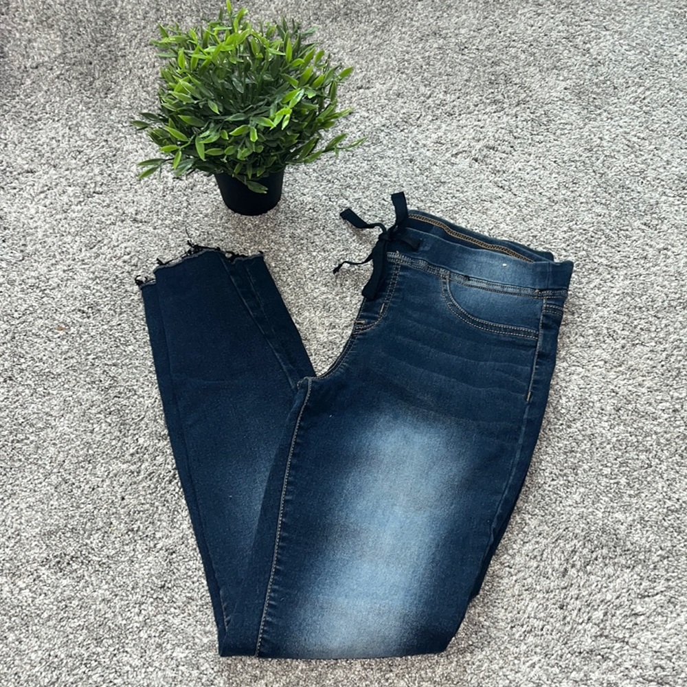 Woman’s skinny jeans